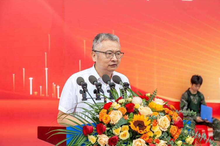 湖北科技学院隆重举行2026级新生军训总结表彰大会